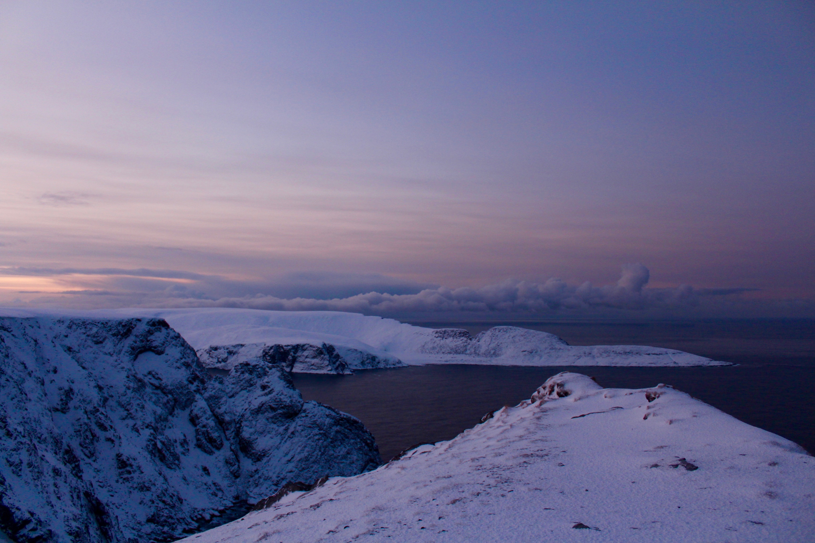 Bereits auf der Fahrt über die Insel zum Nordkap bieten sich dem Betrachter atemberaubende Landschaftsaufnahmen.
